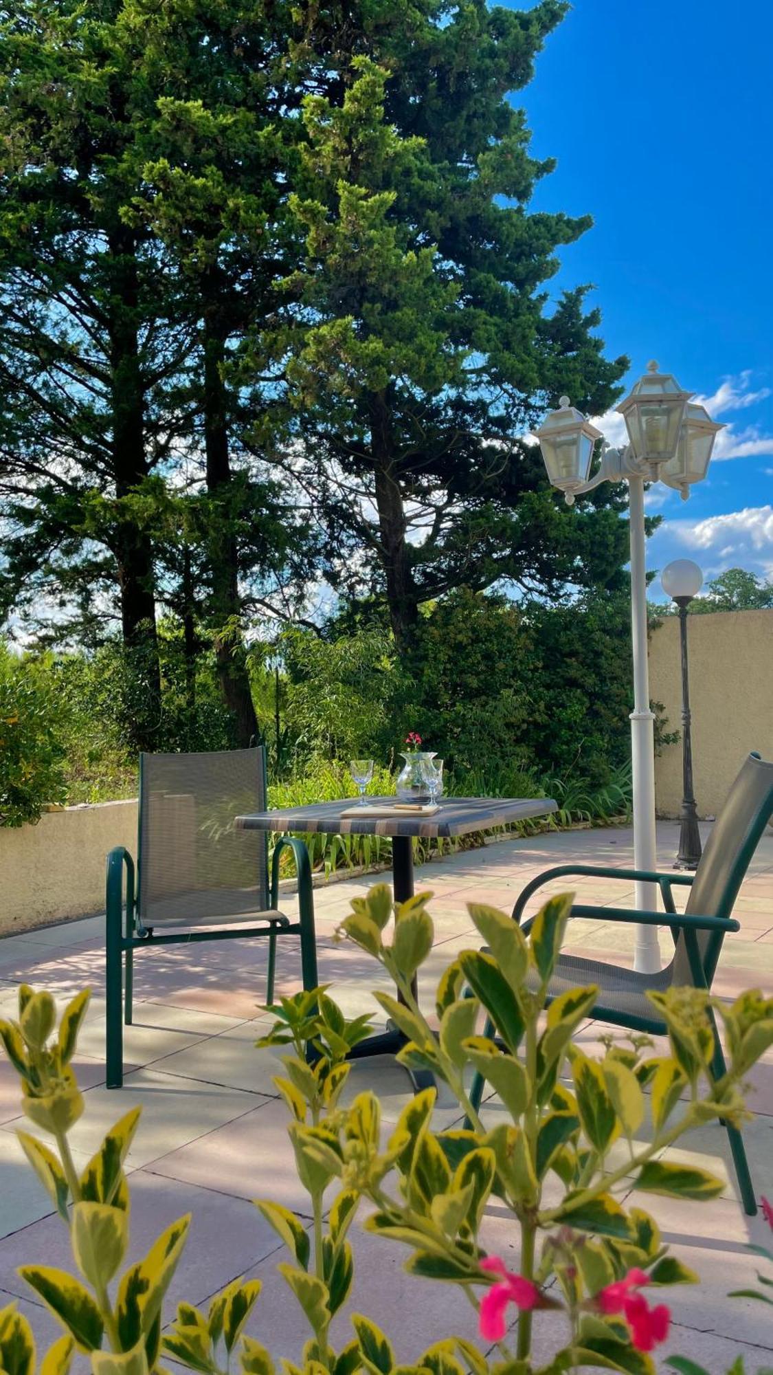 Pavillon De L'Etang Lägenhet Châteauneuf-du-Rhône Exteriör bild